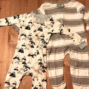 Burts Bees set of two footies, size 3-6 months.